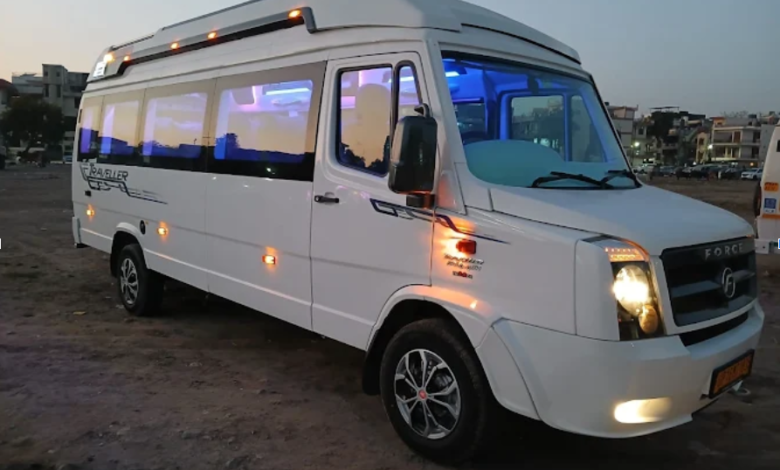 How to Choose the Right 17 Seater Tempo Traveller on Rent in Pune for Your Journey