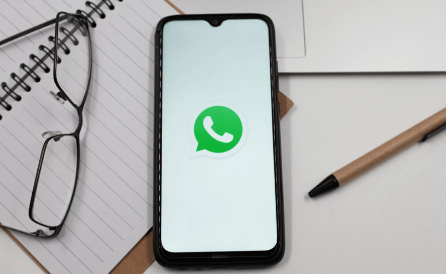 Why Businesses Should Train Employees to Use WhatsApp Page